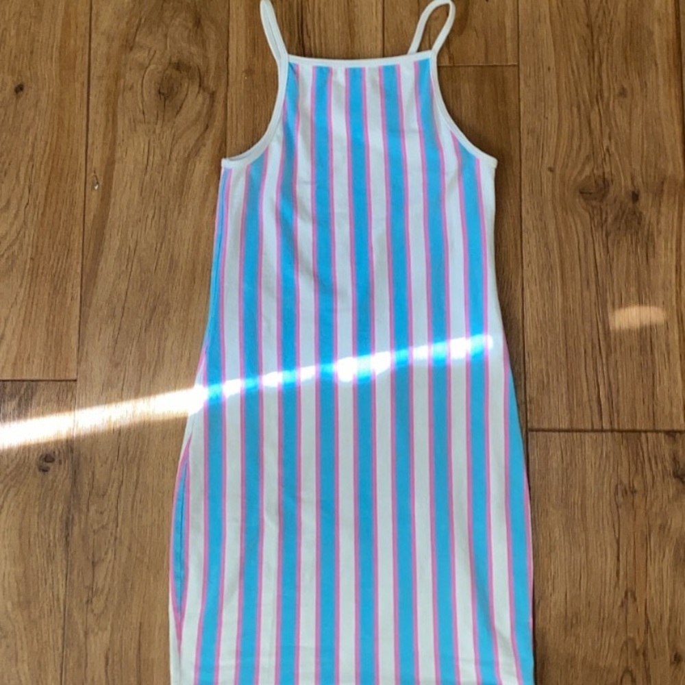 Dress - Picture 2 of 4